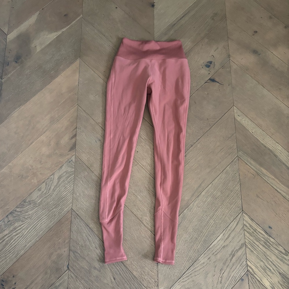 Alo High-Waist Alosoft Lounge Legging in
XS Soft Terracotta